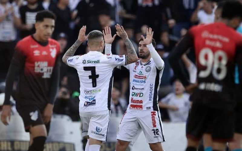 Confronto paranaense termina em empate frenético entre Operário-PR e Athletico, com divisão