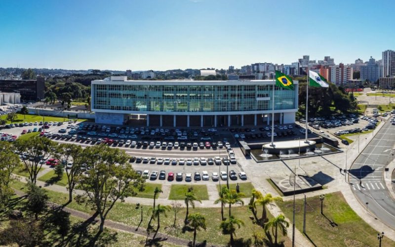 “Panorama Político Nacional: Recapitulando os Acontecimentos da Semana no Brasil, Paraná e