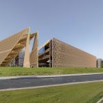Arquiteto Solano Benítez revoluciona com Centro Pompidou Paraná: uma fusão única de