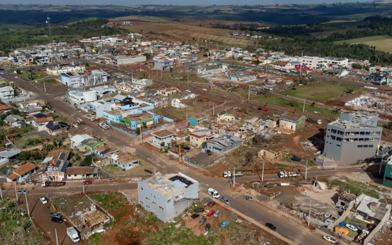 Ratinho Junior aprova benefício para famílias atingidas por tragédias no Paraná