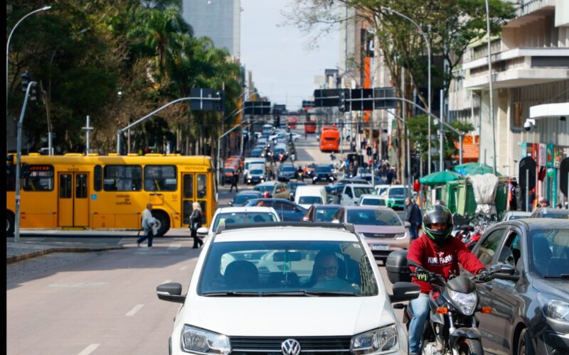 Aumento exponencial de veículos registrados no Paraná após redução inédita do IPVA.