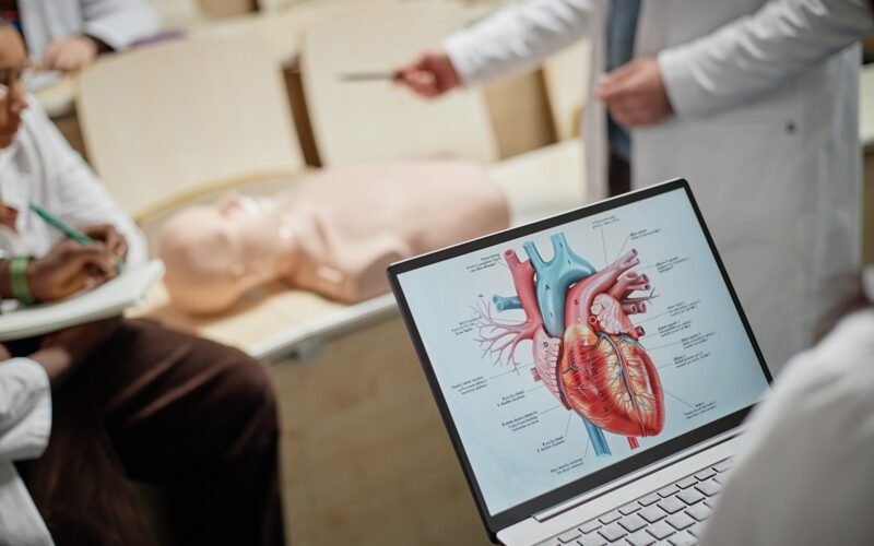 Webinar aborda os desafios da dissecção coronariana em mulheres no cenário clínico