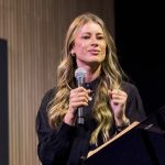 Ju Nagib transforma experiência pessoal em movimento de apoio a mulheres cristãs