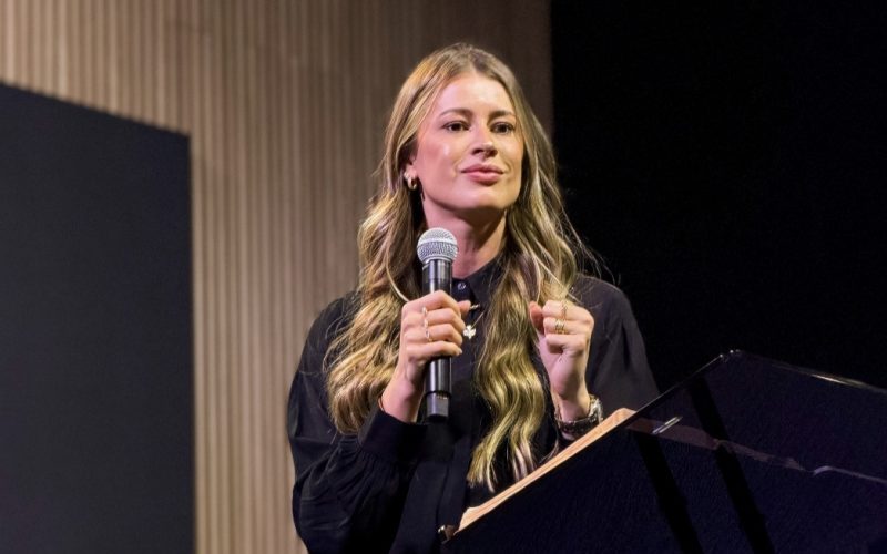 Ju Nagib transforma experiência pessoal em movimento de apoio a mulheres cristãs