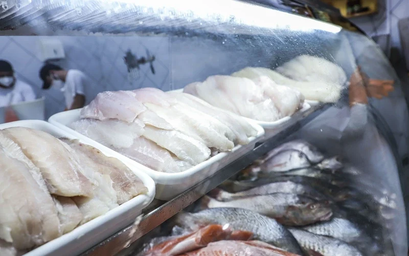 Venda de peixes ganha reforço na Semana Santa em Curitiba com pontos temporários