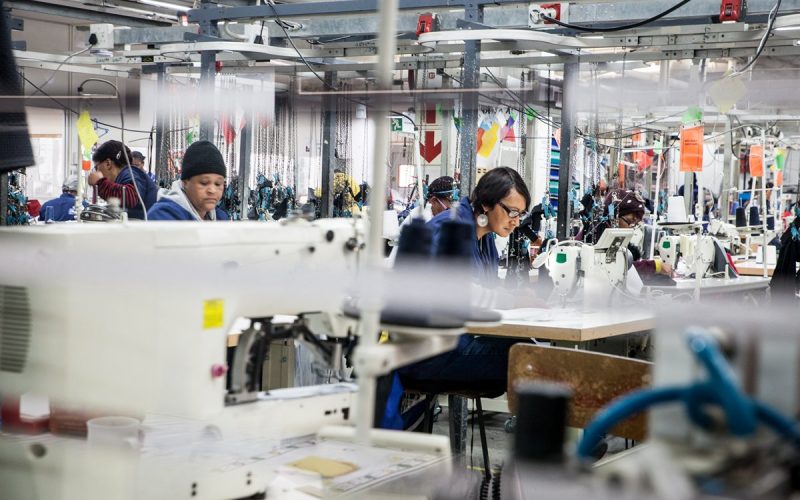 Gestores voltam sua atenção para a administração de equipes terceirizadas nas fábricas.