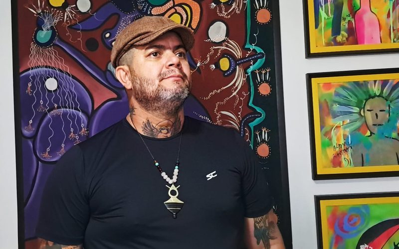 Ailton Santana leva a força da cultura pernambucana para o mundo com sua arte em cores vibrantes
