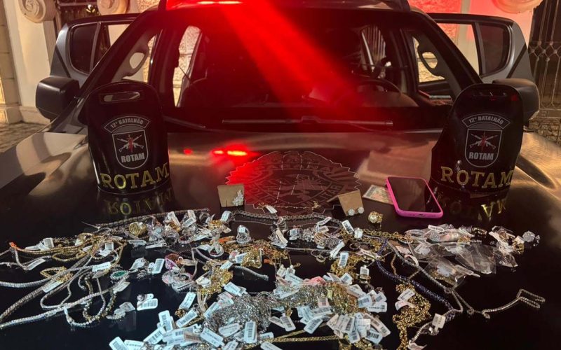 Polícia Militar recupera peças valiosas furtadas de joalheria em shopping curitibano