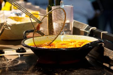 O uso excessivo de óleo prejudica a qualidade dos pratos e desanima frequentadores de estabelecimentos gastronômicos
