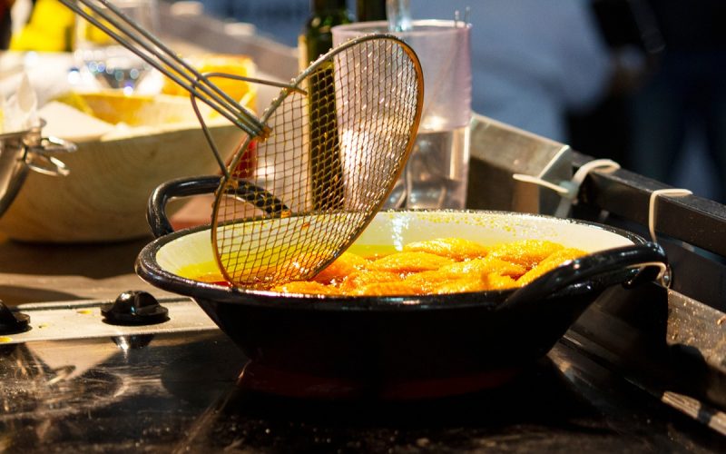 O uso excessivo de óleo prejudica a qualidade dos pratos e desanima frequentadores de estabelecimentos gastronômicos