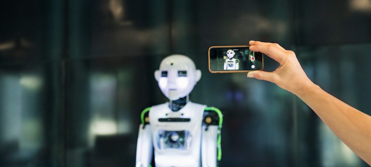 Instagram limita visibilidade de contas de IA não identificadas e demanda estratégias de marketing para empresas
